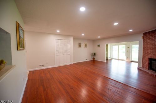 706 Brokaw Ct, Bridgewater, NJ 08807-3529