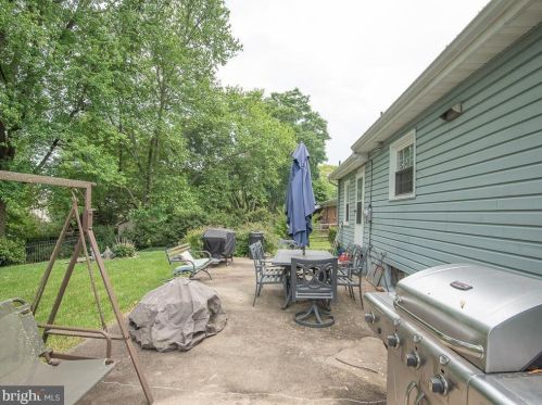 2106 Lyndell Dr, Lancaster PA  17601-5728 exterior