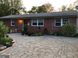 14908 Concord Dr, Woodbridge, VA 22193-1636