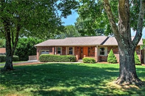 299 James St, Clyde, NC 28721-6901