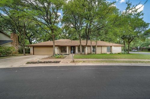 10300 Caracara Dr, Austin TX  78750-1605 exterior