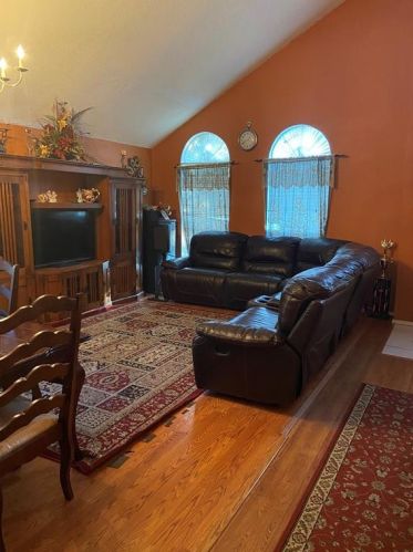 922 Bard Dr, Garland, TX 75040-7568