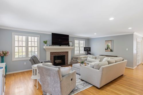 79 Old Milford Rd, Brookline, NH 03033-2413