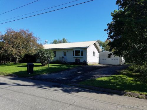 119 Fleetwood St, Presque Isle, ME 04769-3031