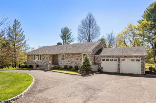 67 King George Rd, Warren, NJ 07059-6921