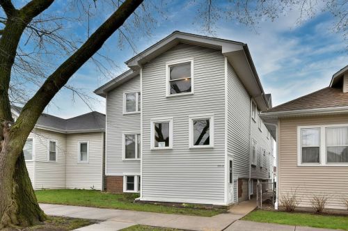 5512 Mont Clare Ave, Chicago, IL 60656