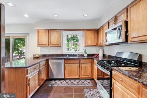 7218 Gentian Ct, Springfield VA  22152-3847 exterior