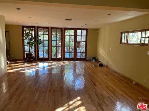 6038 Allott Ave, Van Nuys, CA 91401-3003