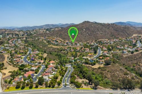 2102 Monarch Ridge Cir, El Cajon, CA 92019-3876