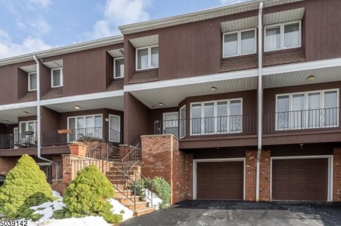 147 Marion Dr, Town Center NJ  07052-3301 exterior