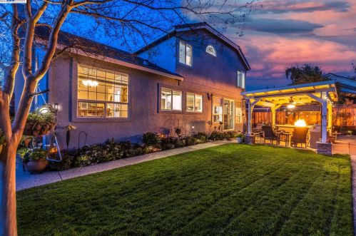 1085 Eve Ln, Livermore, CA 94550-3531