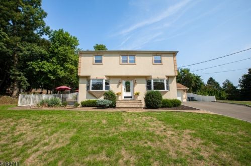 44 Forest Dr, Paterson, NJ 07508-2728
