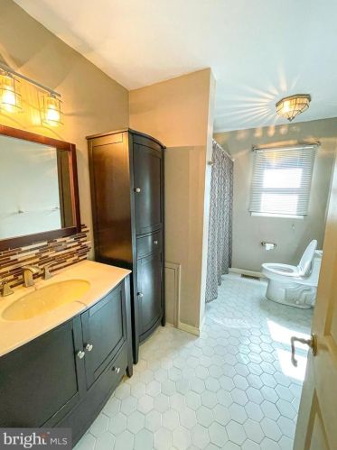 2245 52 St, Philadelphia PA 19131-2312 exterior