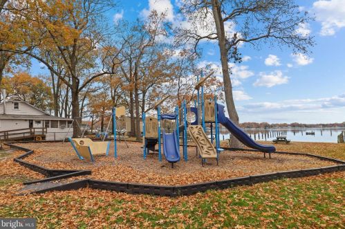 4933 Aspen St, Shady Side MD  20764-9667 exterior