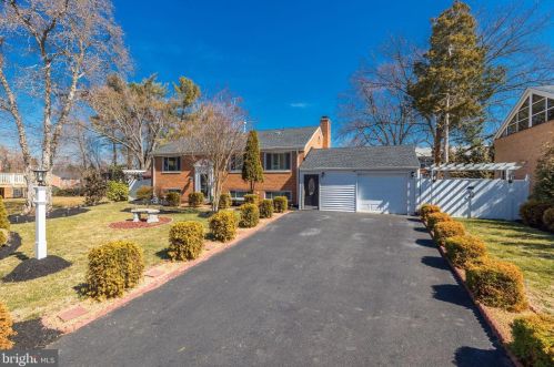 1726 Court Petit, Mc Lean VA  22101-5453 exterior