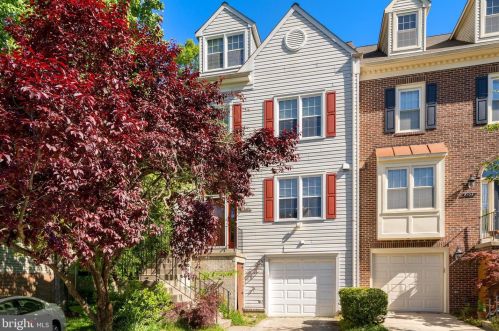 8106 Squirrel Run Rd, Springfield, VA 22152-3655