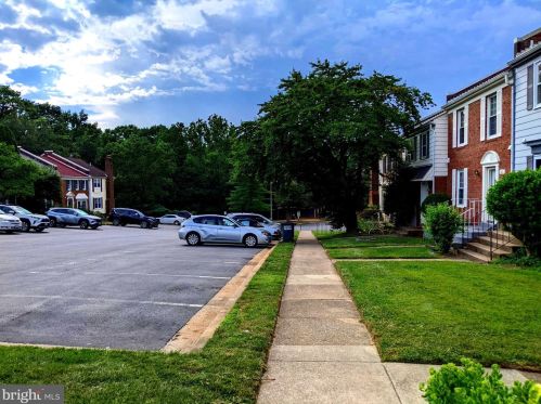 8069 Powderbrook Ln, Springfield VA  22153-2927 exterior