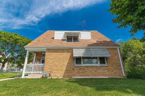 724 14th St, North Chicago, IL 60064-1410