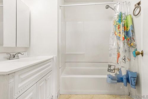 2112 Vista Way, Vista CA  92084-2704 exterior