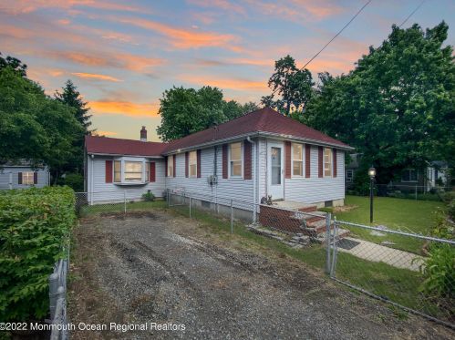 44 Dakota Ave, Middletown, NJ 07748-5324