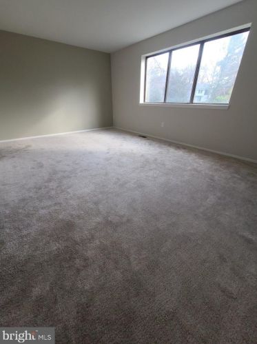7051 Knighthood Ln, Columbia MD  21045-4819 exterior