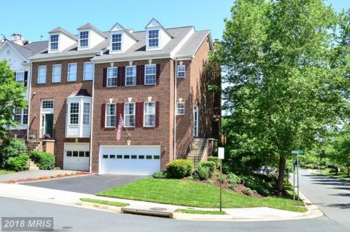 621 Burnside Ter, Leesburg, VA 20175-8935