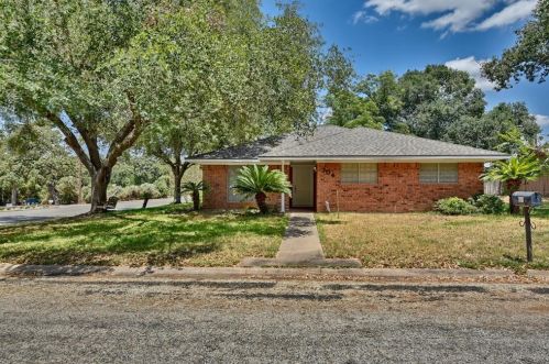 704 Concordia B Dr, Bellvue, TX 77418-2849