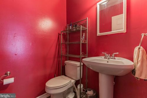 216 Nassau Dr, Tavistock NJ 08033-3976 exterior