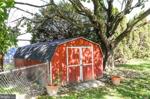 86 Victoria Ln, Lancaster PA  exterior