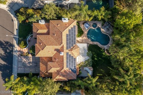 5209 Newcastle Ln, Calabasas, CA 91302-3118