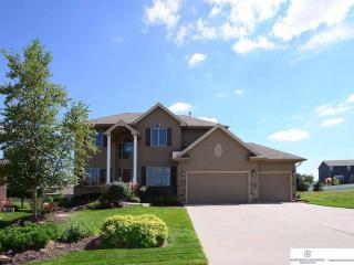 15951 Reynolds St, Bennington, NE 68007-1554