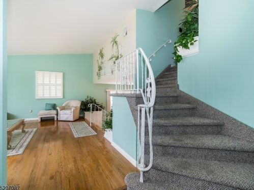 41 Hastings Ave, Nutley, NJ 07110-2581