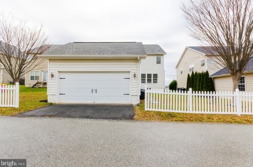 169 Colonial Dr, Charles Town WV 25414-4920 exterior