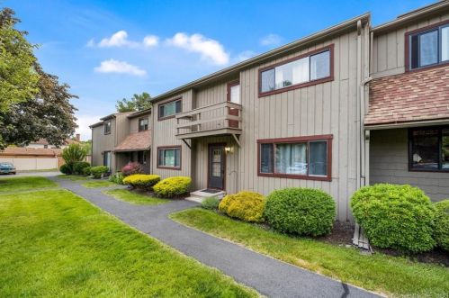 61 Orangewood, Derby CT  06418-2609 exterior