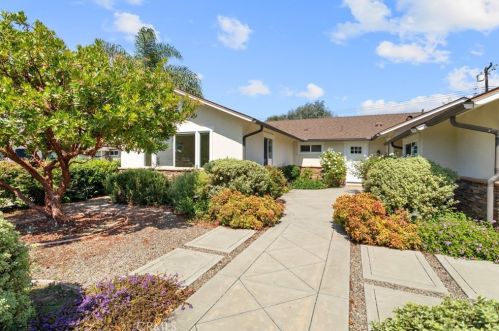3351 Oak Knoll Dr, Los Alamitos, CA 90720-4319