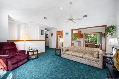 70 Lee Farm Dr, Niantic, CT 06357-2043
