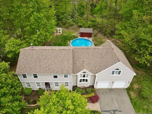 4 Collin Ct, Wallingford, CT 06492-2074