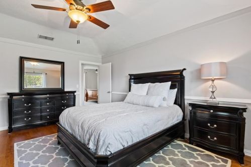 1801 Kensington Dr, Carrollton TX 75007-2463 exterior