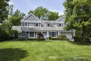 612 Glenridge Dr, Glenview, IL 60025-4417