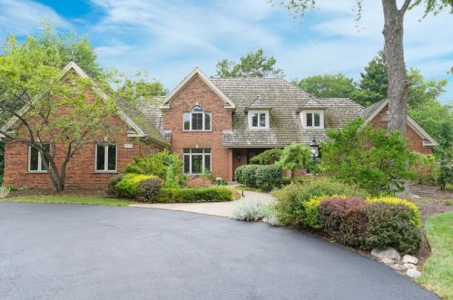 735 Pleasant Ln, Glenview, IL 60025-1929