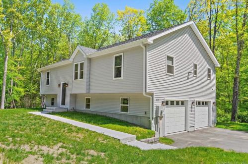 850 Upper Maple St, Killingly CT  06241-2229 exterior