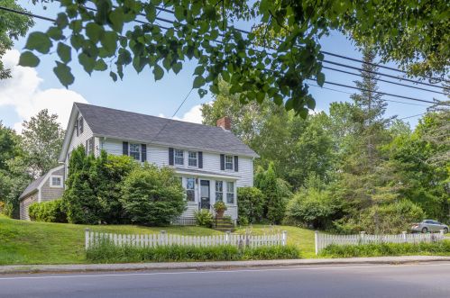 60 Mechanic St, Camden, ME 04843-1810