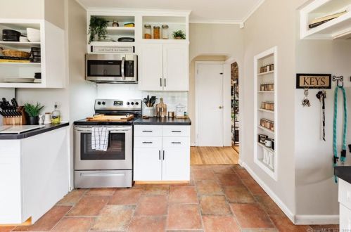 21 Great Quarter Rd, Sandy Hook CT  06482-1560 exterior