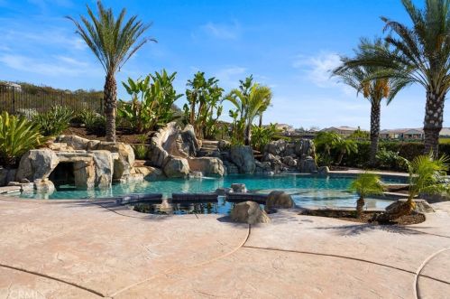 7756 Kingdom Dr, Riverside CA  92506 exterior