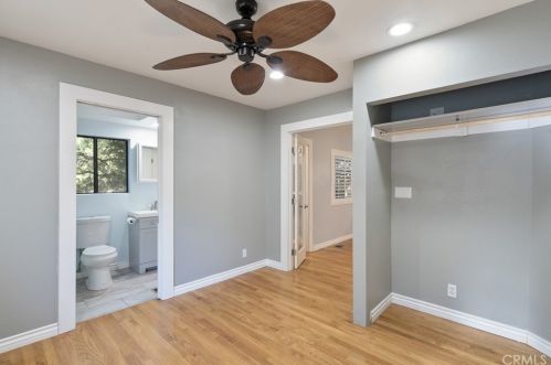 3300 Montrose Ave, Glendale CA 91214-3341 exterior