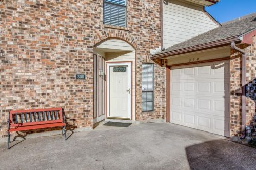 300 Elkhorn Path, Irving TX  75063-6756 exterior