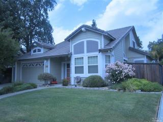 307 Oak Valley Dr, Vacaville, CA 95687-5102