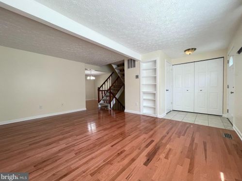 8212 Burning Forest Ct, Springfield VA  22153-3857 exterior