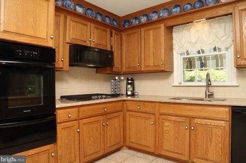 1144 Devonshire Rd, Lancaster PA  17601-1611 exterior