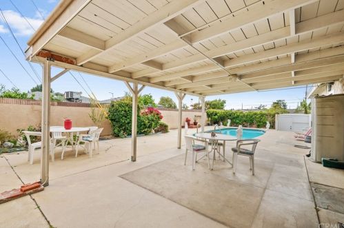 2440 Glenoaks Ave, Anaheim CA 92801-3225 exterior